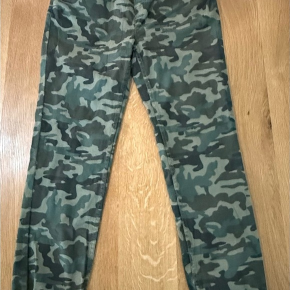 Levi's Green Camouflage Girls Joggers - Picture 1 of 4